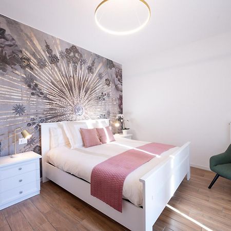 Lora Diamond Suite ,Free Parking, Self Check In,3 Комо Екстериор снимка