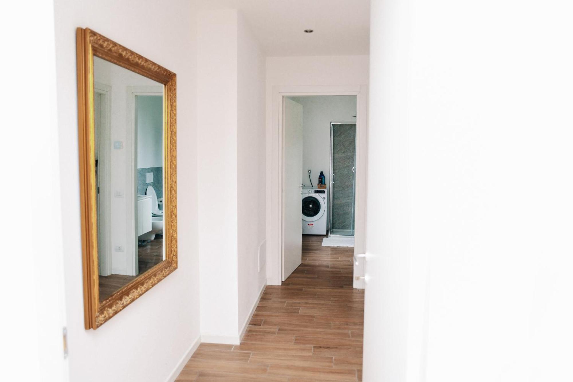 Lora Diamond Suite ,Free Parking, Self Check In,3 Комо Екстериор снимка