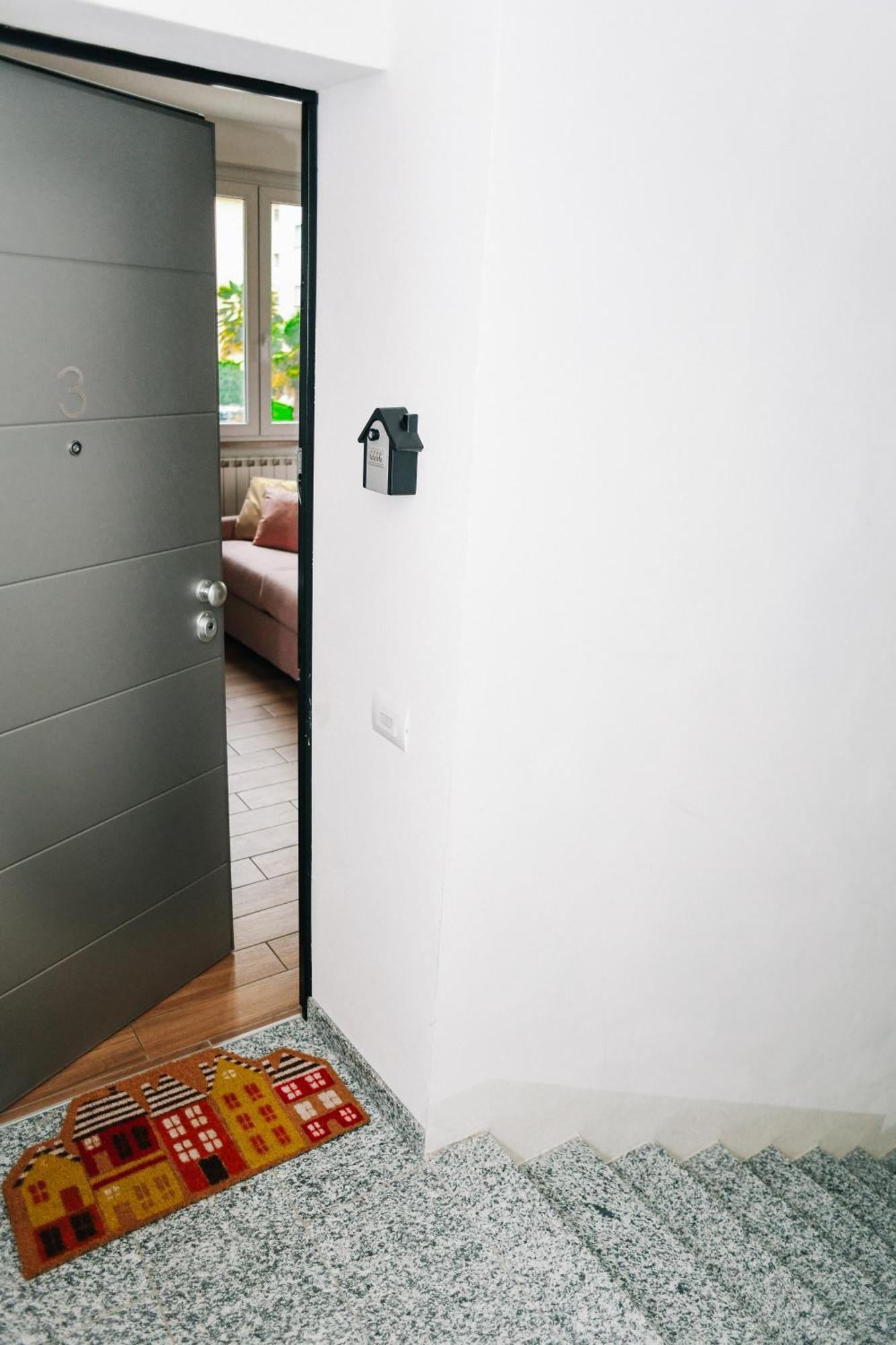 Lora Diamond Suite ,Free Parking, Self Check In,3 Комо Екстериор снимка