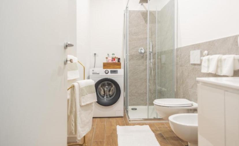 Lora Diamond Suite ,Free Parking, Self Check In,3 Комо Екстериор снимка