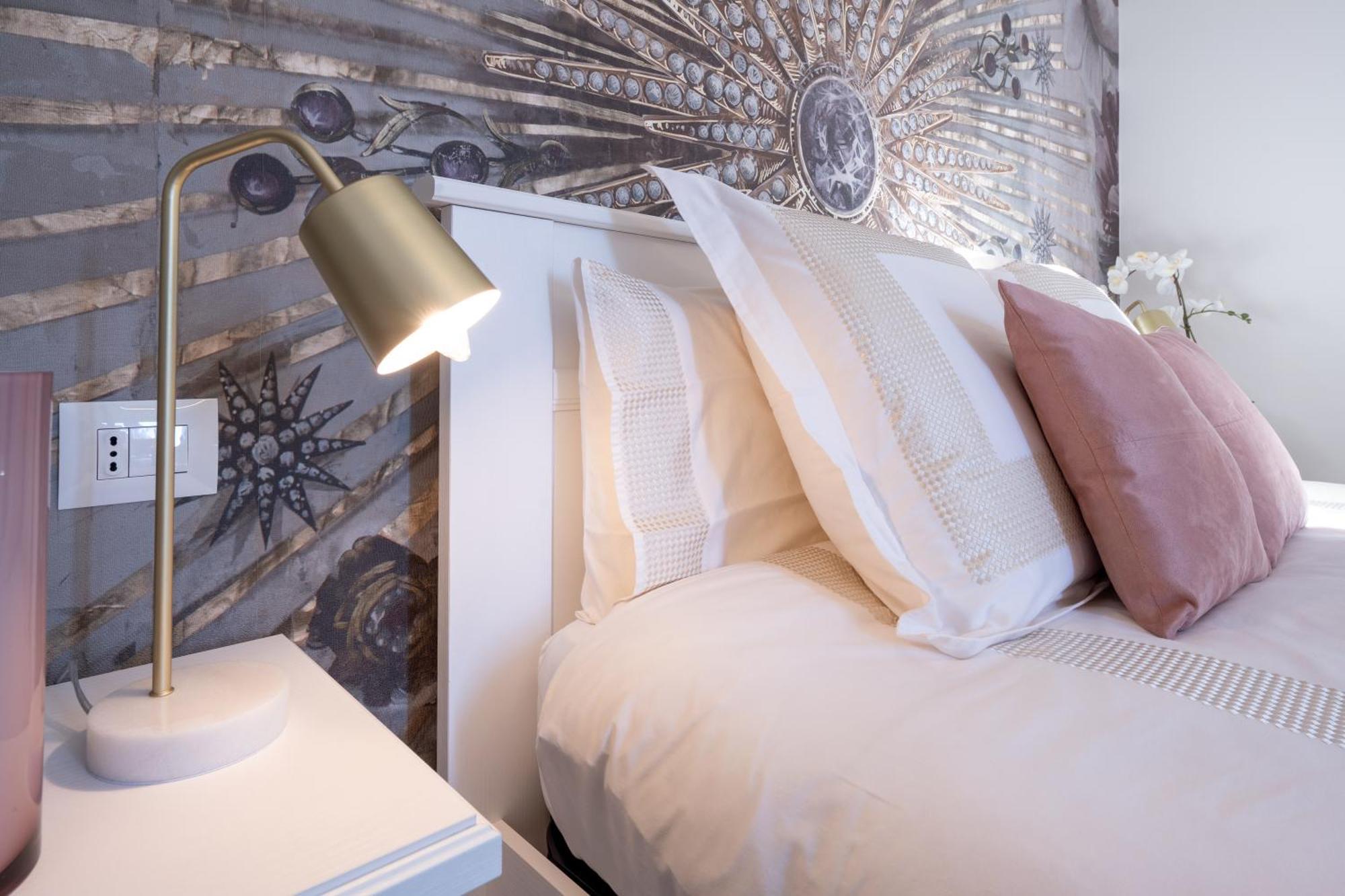 Lora Diamond Suite ,Free Parking, Self Check In,3 Комо Екстериор снимка
