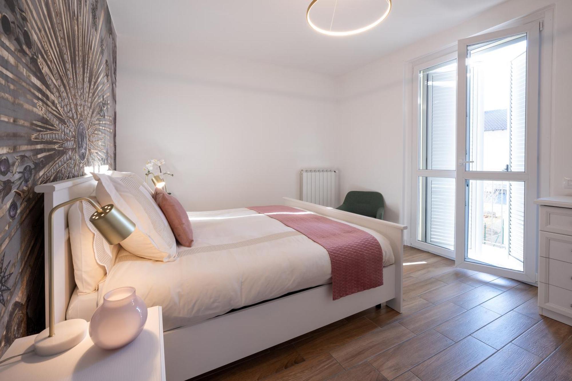 Lora Diamond Suite ,Free Parking, Self Check In,3 Комо Екстериор снимка