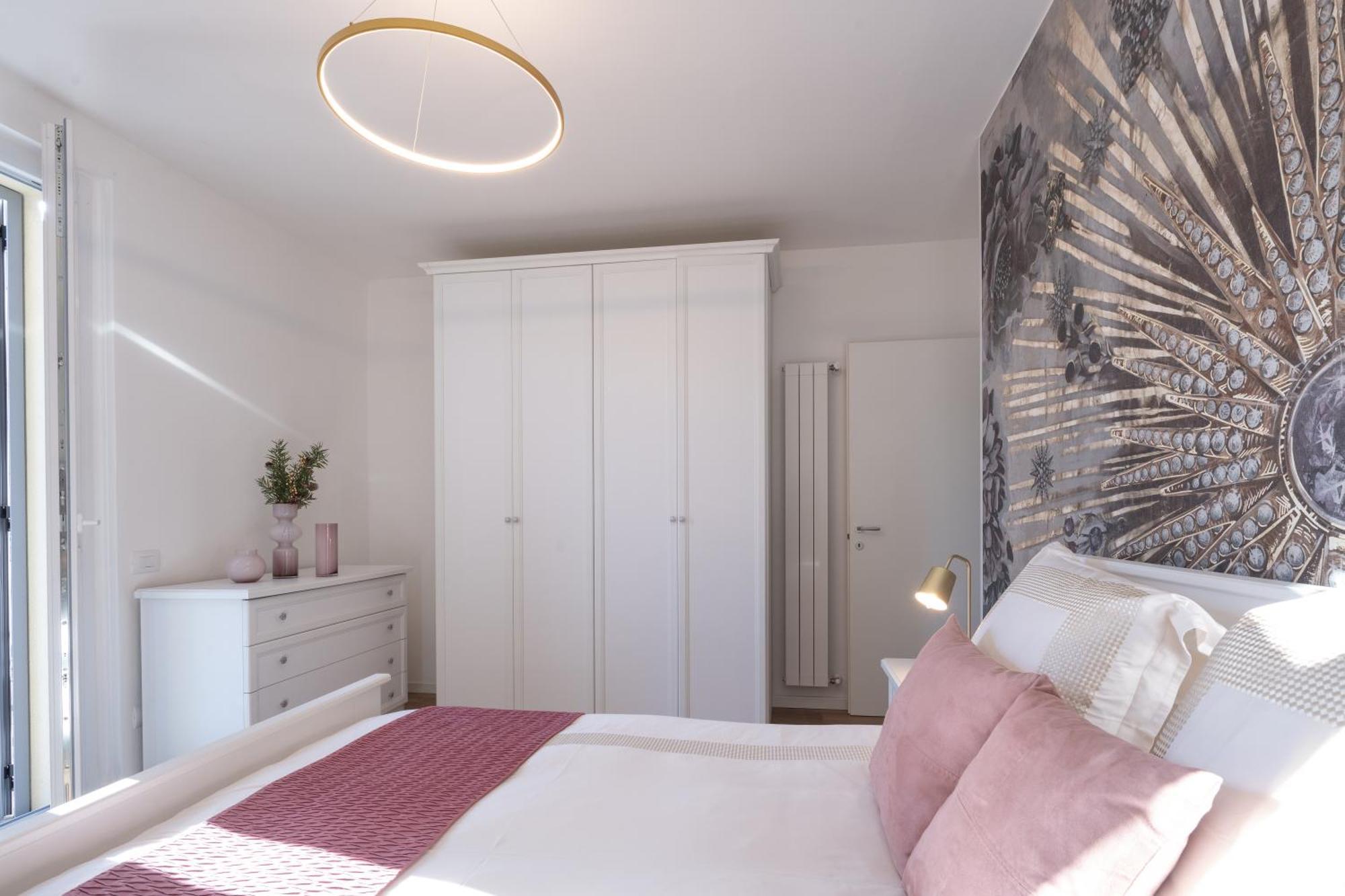Lora Diamond Suite ,Free Parking, Self Check In,3 Комо Екстериор снимка