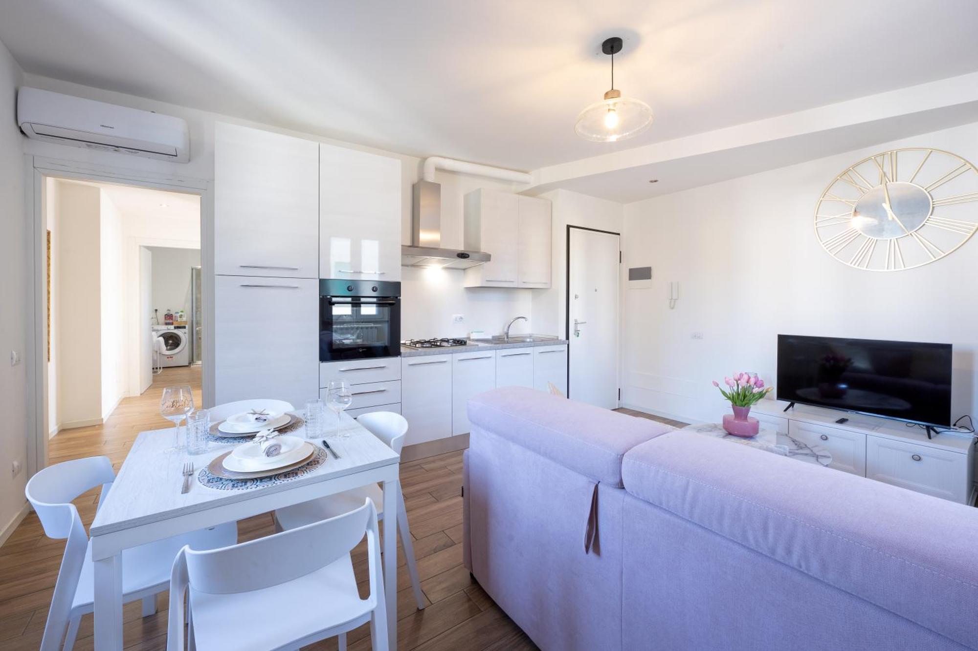 Lora Diamond Suite ,Free Parking, Self Check In,3 Комо Екстериор снимка