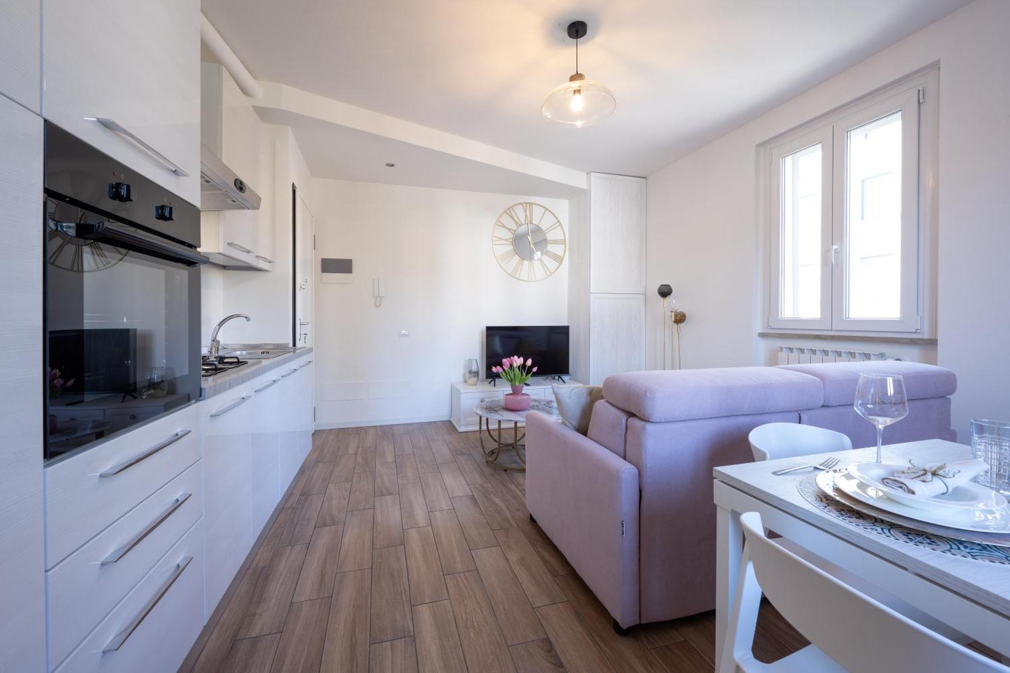 Lora Diamond Suite ,Free Parking, Self Check In,3 Комо Екстериор снимка
